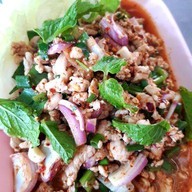 ลาบป้าแว่นแซ่บอีสาน