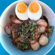 ร้านก๋วยเตี๋ยวตาจ่อย