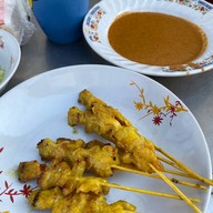 หมูสะเต๊ะ เจ้เดือน (เจ้าเก่า บางรัก)