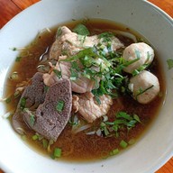 เฮียตือก๋วยเตี๋ยวหมูเครื่องยาจีน เจ้าเดียวเมืองปทุม