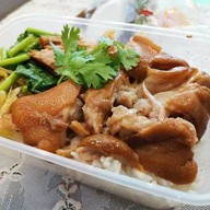 บ้านย่าขาหมูbyคุณย่า