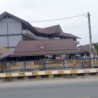 ญ.หญิงปรางค์เตี๋ยวเรือ15บ.