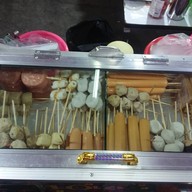 ลูกชิ้นทอด ยำแซ่บ ตามสั่ง by พรีม พรีม