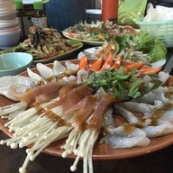 ครัวอีสานตำนานลูกข้าวเหนียว (จิ้มจุ่มทางรถไฟบางพระ)
