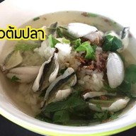ร้านเล่าปี่ สลัดปลา ( ครัวลุงญา )  หนองปลาไหล