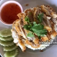 ร้านเล่าปี่ สลัดปลา ( ครัวลุงญา )  หนองปลาไหล