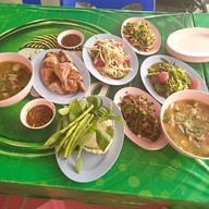 ลาบร้อยเอ็ด/ไก่ย่างวิเชียรบุรี หลังเครือสหพัฒน์