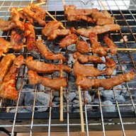 เมนูของร้าน หมูปลาร้าเจ๊เล็กท่าทราย