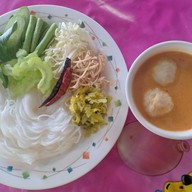 ขนมจีนป้าพรลานโพธิ์เจ้าเก่า