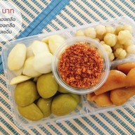 สามใบเถา ผลไม้แช่อิ่ม วิหารหลวงพ่อพระมงคลบ่พิตร