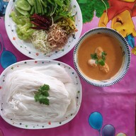 ขนมจีนป้าพรลานโพธิ์เจ้าเก่า