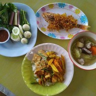 ลุงเชิดข้าวแกงปักษ์ใต้