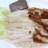 เอก ข้าวมันไก่ประตูน้ำ ตรงข้าม รพ.หัวเฉียว