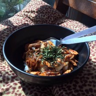 โมโมทาโร่ ข้าวหน้าสไตล์ญี่ปุ่น / momotaro donburi ตลาดซีไซด์ บางแสน