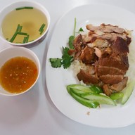 เมนูของร้าน ยินดีข้าวมันไก่ โกด๋ง เตาปูน