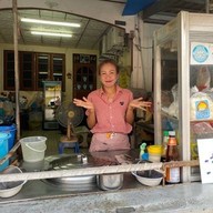 ก๋วยเตี๋ยวโฮเด้ง-โกเด้ง หน้าโรงพยาบาลกระทุ่มแบน