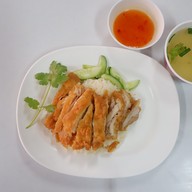 เมนูของร้าน ยินดีข้าวมันไก่ โกด๋ง เตาปูน