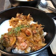 โมโมทาโร่ ข้าวหน้าสไตล์ญี่ปุ่น / momotaro donburi ตลาดซีไซด์ บางแสน