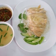 เมนูของร้าน ยินดีข้าวมันไก่ โกด๋ง เตาปูน