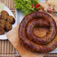 มาดามไส้อั่ว ปิ่นเกล้า