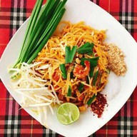 ผัดไทยเจ๊แพรว
