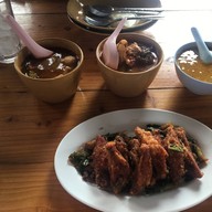 เมนูของร้าน คุณบีขนมจีนสด ชลบุรี (Chonburi)