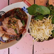 เมนูของร้าน ร้านก๋วยเตี๋ยวเรือพระนคร ซอยกำนันแม้น 10