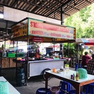 ราดหน้าหมูหมัก ตลาดอ้อมเมือง