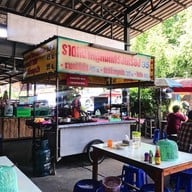 ราดหน้าหมูหมัก ตลาดอ้อมเมือง