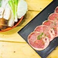 Hachi Shabu Jim Jaew ตลาดนัดกลางคืน โครงการเจเจกรีน