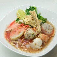สอาด เย็นตาโฟเสวย ตลาดเสรีมาร์เก็ต