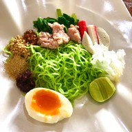 ปิ่นโตบะหมี่บ้าพลัง