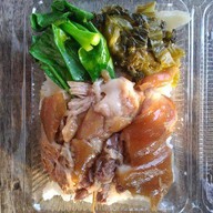 ข้าวขาหมูน้ำแดง