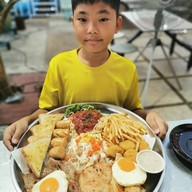 สเต็กถาดป้าน้อย ร้านมีที่เดียว ไม่มีสาขาครับ