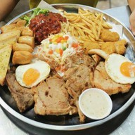 สเต็กถาดป้าน้อย ร้านมีที่เดียว ไม่มีสาขาครับ