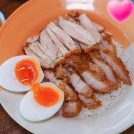 ข้าวหมูทอดกู๋หว่าไจ๋ เพชรเกษม 4