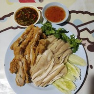 เจ๊วัลย์ข้าวมันไก่เทวดาเอกชัย8