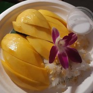ข้าวเหนียวมะม่วง ตลาดเซฟวันโก