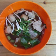 ขวัญชัย แปดแยก