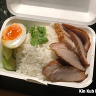 เมนูของร้าน รสริน ข้าวหมูแดงหมูกรอบ ซูวี