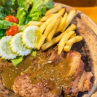 เมนูของร้าน สเต๊กขึ้นเขียง
