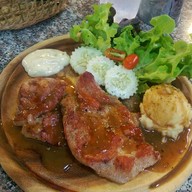 เมนูของร้าน สเต๊กขึ้นเขียง