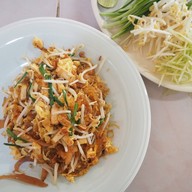 เมนูของร้าน ผัดไทยเจ้หนู สี่แยกสนามบิน