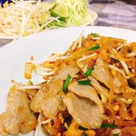 เมนูของร้าน ผัดไทยเจ้หนู สี่แยกสนามบิน