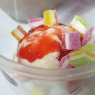 ไอติมไข่แข็ง ร้านน้องกันต์ ถนนท้ายบ้าน