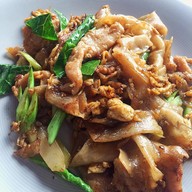 เมนูของร้าน ผัดไทยเจ้หนู สี่แยกสนามบิน