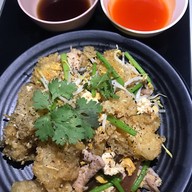 นาย ป. ก๋วยเตี๋ยวเนื้อ-ข้าวขาหมูไร้เทียมทาน บ้านนา