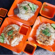 ข้าวกล่องคุณยาย ถนนพระแก้ว