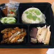 ข้าวกล่องคุณยาย ถนนพระแก้ว