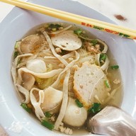 เมนูของร้าน รสหนึ่ง ก๋วยเตี๋ยวเสวยลูกชิ้นปลาเชียงใหม่ เชียงใหม่